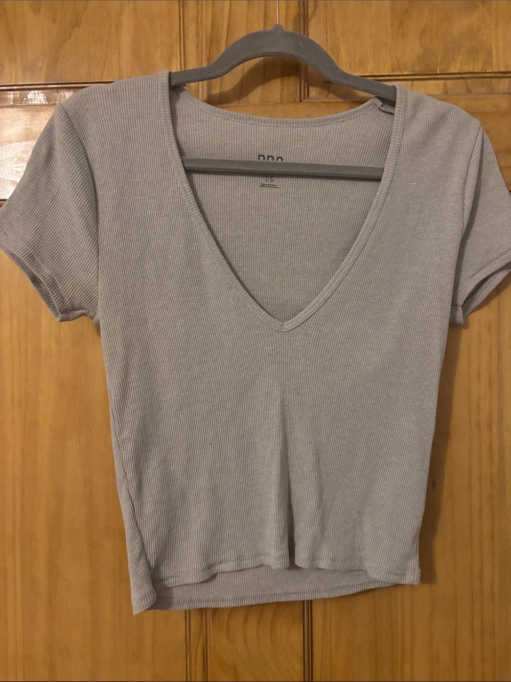 Urban Outfitters Ribbed V-Neck Short Sleeve Top - Light Gray Size Large